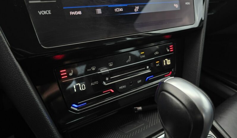 Volkswagen Passat ELEGANCE +Dynaudio +Virtual DSG Salon PL Serwis ASO GWARANCJA FV 23% full