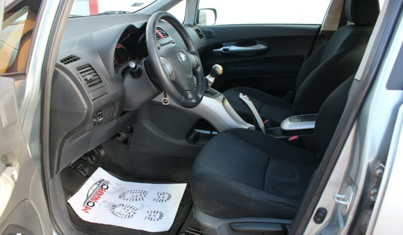 Toyota Auris 1.4 D-4D 90KM Od 2016 roku jeden właściciel Zadbany stan full